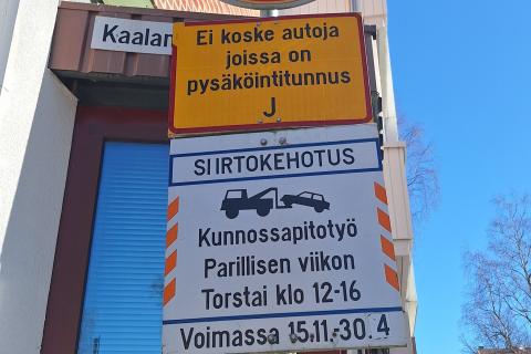 Vanhempi lähisiirtomerkki läheltä kuvattuna.