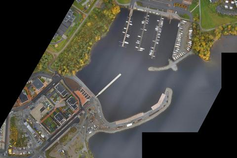 Niemenrannan kotisatama ja Halkoniemen satama ilmasta käsin.