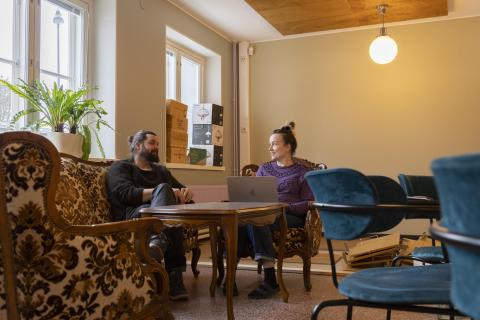 Pauliina Rask and Ilkka Isotalo chat at the restaurant of the Nekala Cultural Center.
