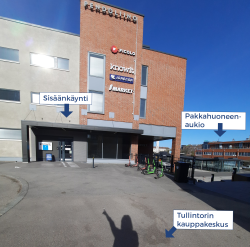 Pendoliino-rakennus. Oikealla puolella rakennusta näkyy Pakkahuoneenaukio.